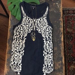 Lucky brand embroidered navy tank xs